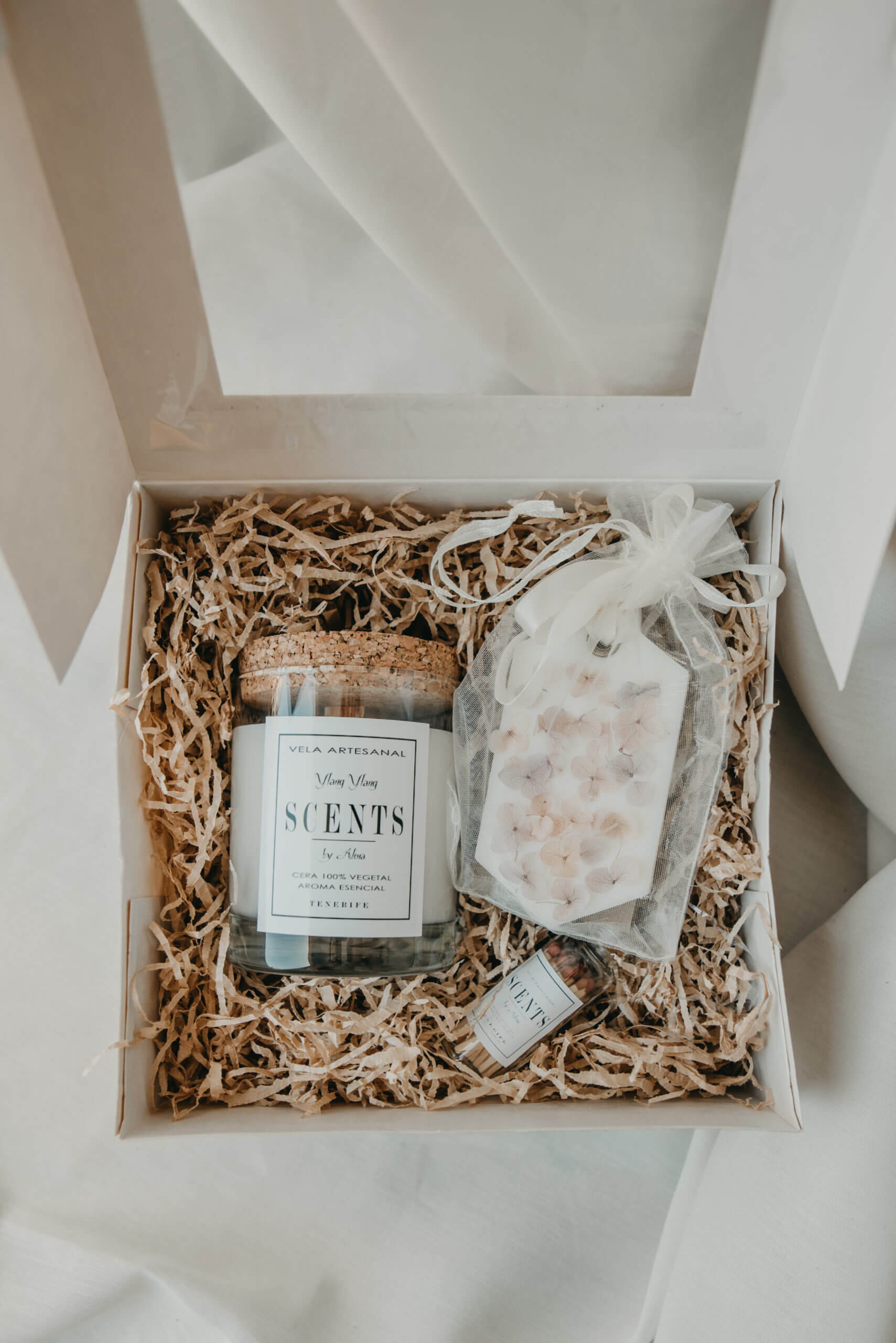 Box con Vela mediana 150ml + Aromatizador - Imagen 2